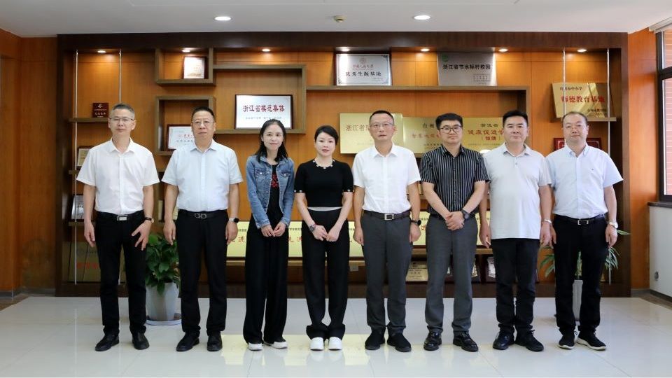 JinkoSolar has launched the RMB 10 million Qingmiao Award at Yuhuan High School to recognize outstanding teachers and students. (Photo Credit: JinkoSolar) - TaiyangNews China Solar PV News Snippets